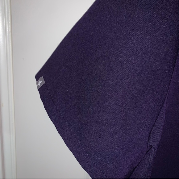 Figs Casma 3 Pocket Scrub Top Purple Size Large - Picture 8 of 8